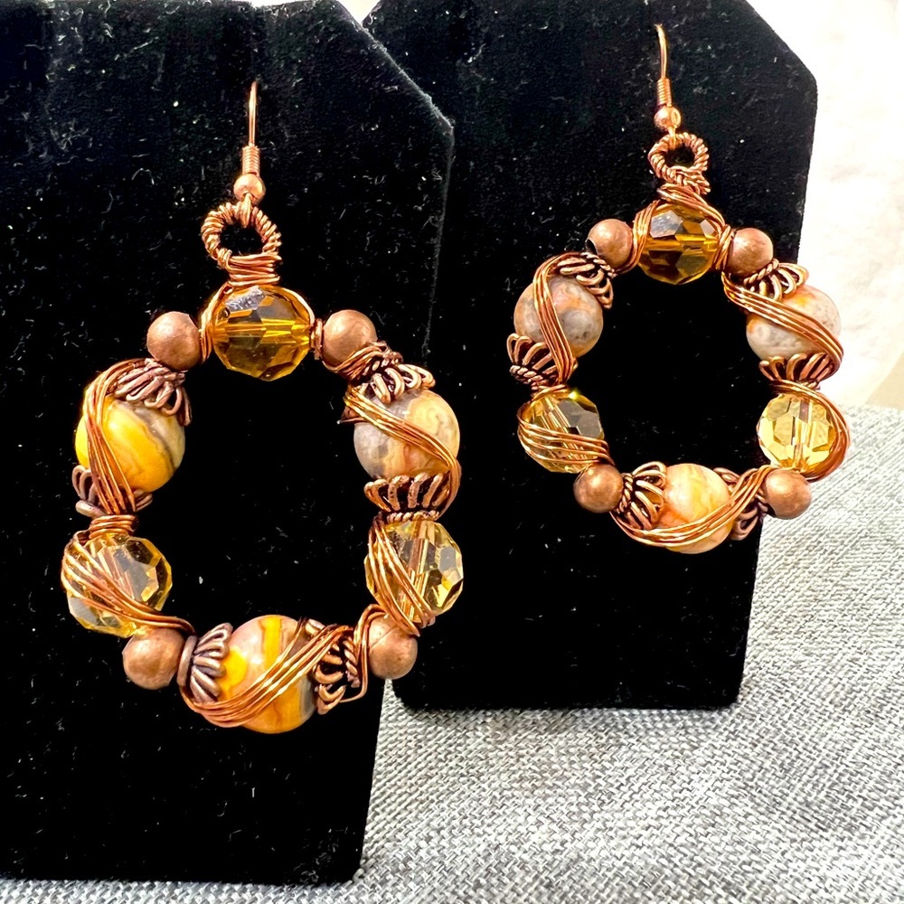 Copper Wrapped Agate & Crystals With Copper Spacers. Measures 1 1/2” Round☑️